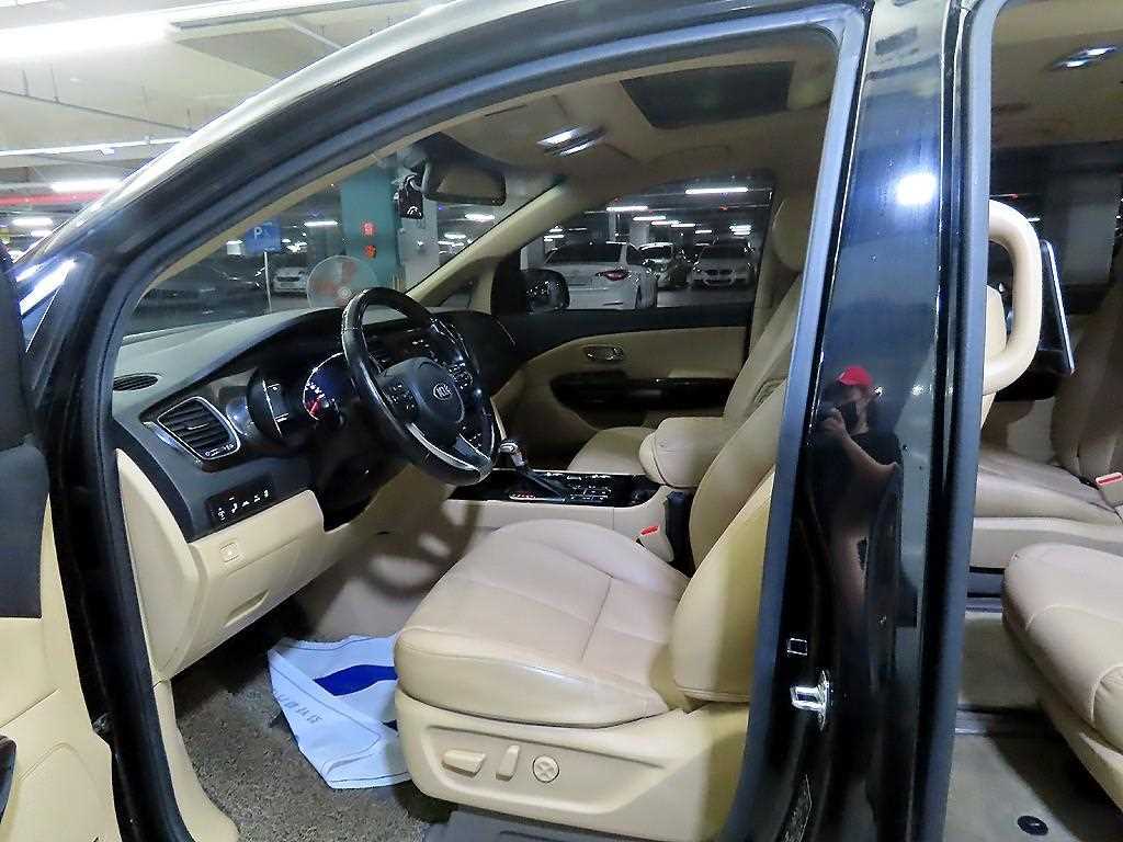 Kia Carnival — photo 06
