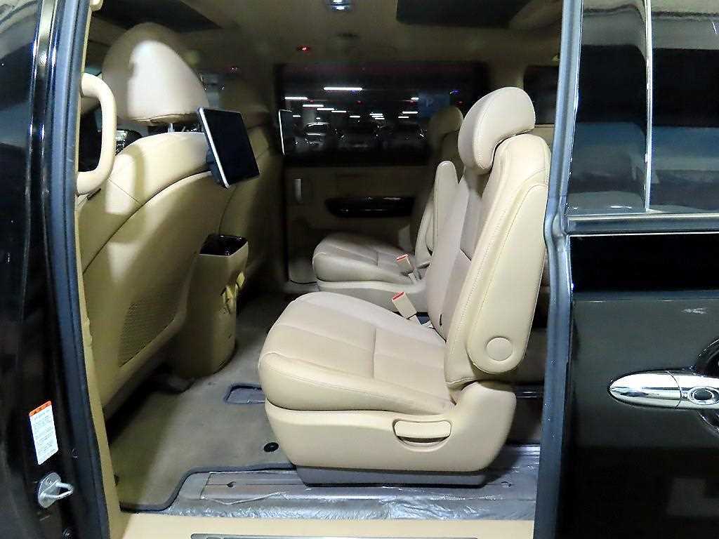 Kia Carnival — photo 07