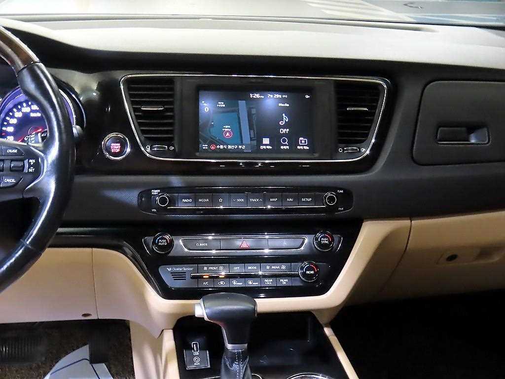 Kia Carnival — photo 11