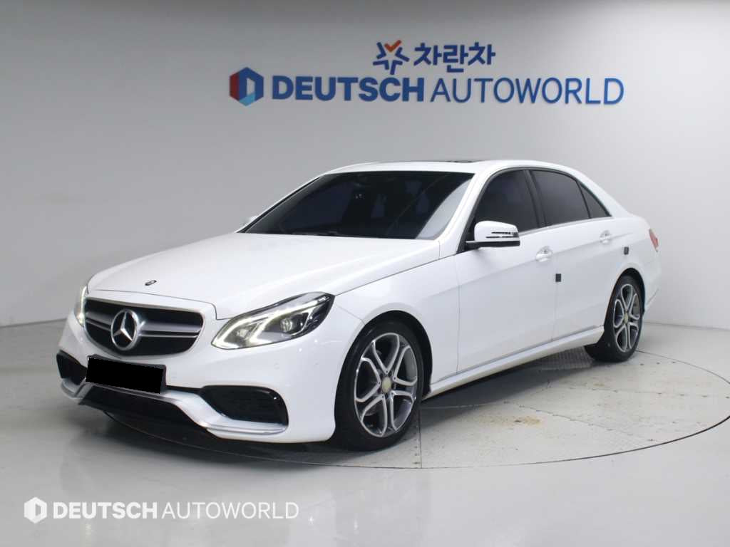 Mercedes-Benz E-Class — photo 01