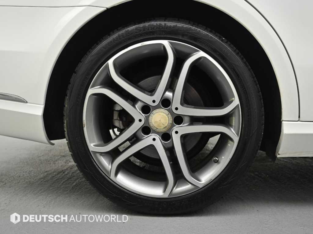Mercedes-Benz E-Class — photo 05