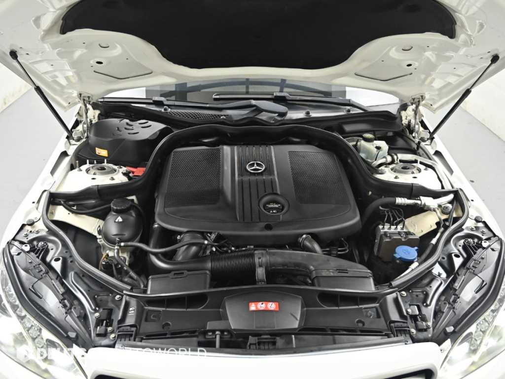 Mercedes-Benz E-Class — photo 06