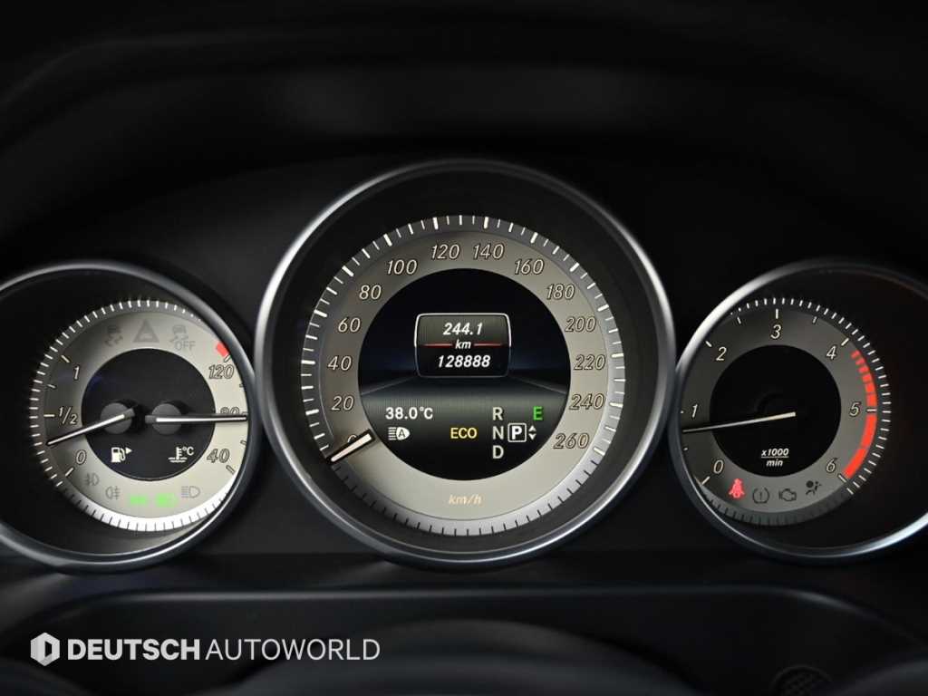Mercedes-Benz E-Class — photo 08