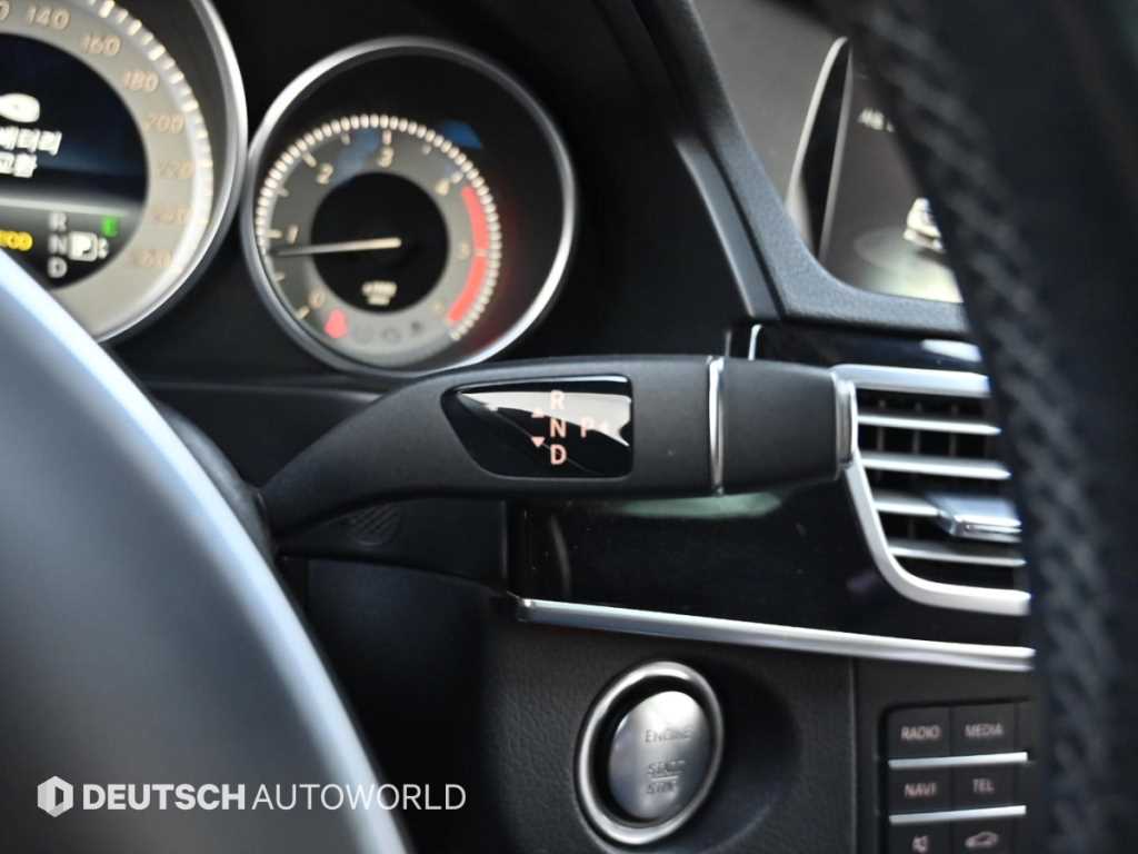 Mercedes-Benz E-Class — photo 09