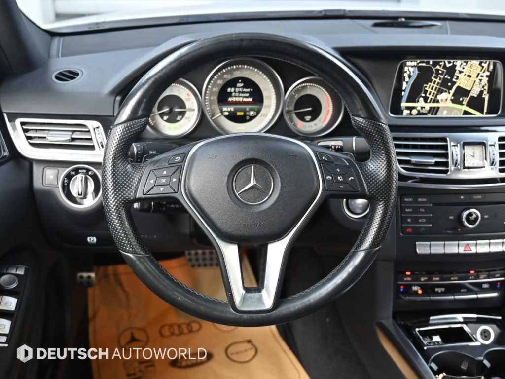 Mercedes-Benz E-Class — photo 13