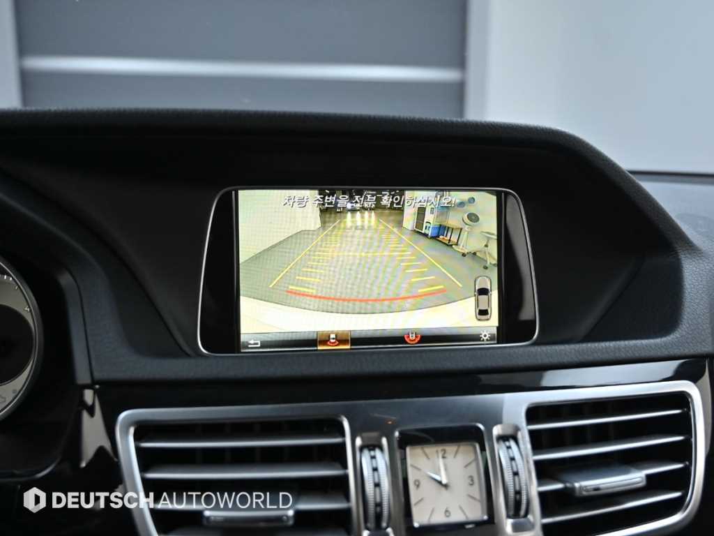 Mercedes-Benz E-Class — photo 15