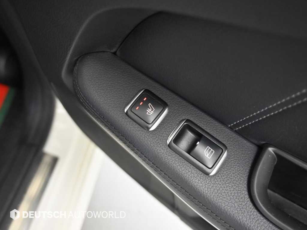 Mercedes-Benz E-Class — photo 16
