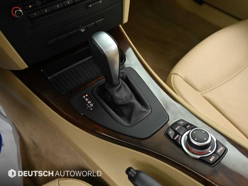 BMW 3-Series — photo 09