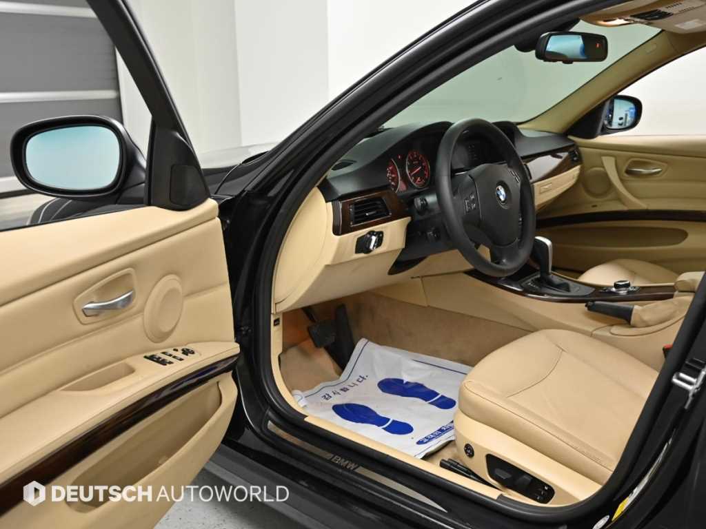 BMW 3-Series — photo 11