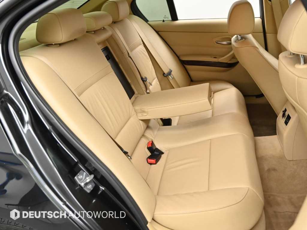 BMW 3-Series — photo 12