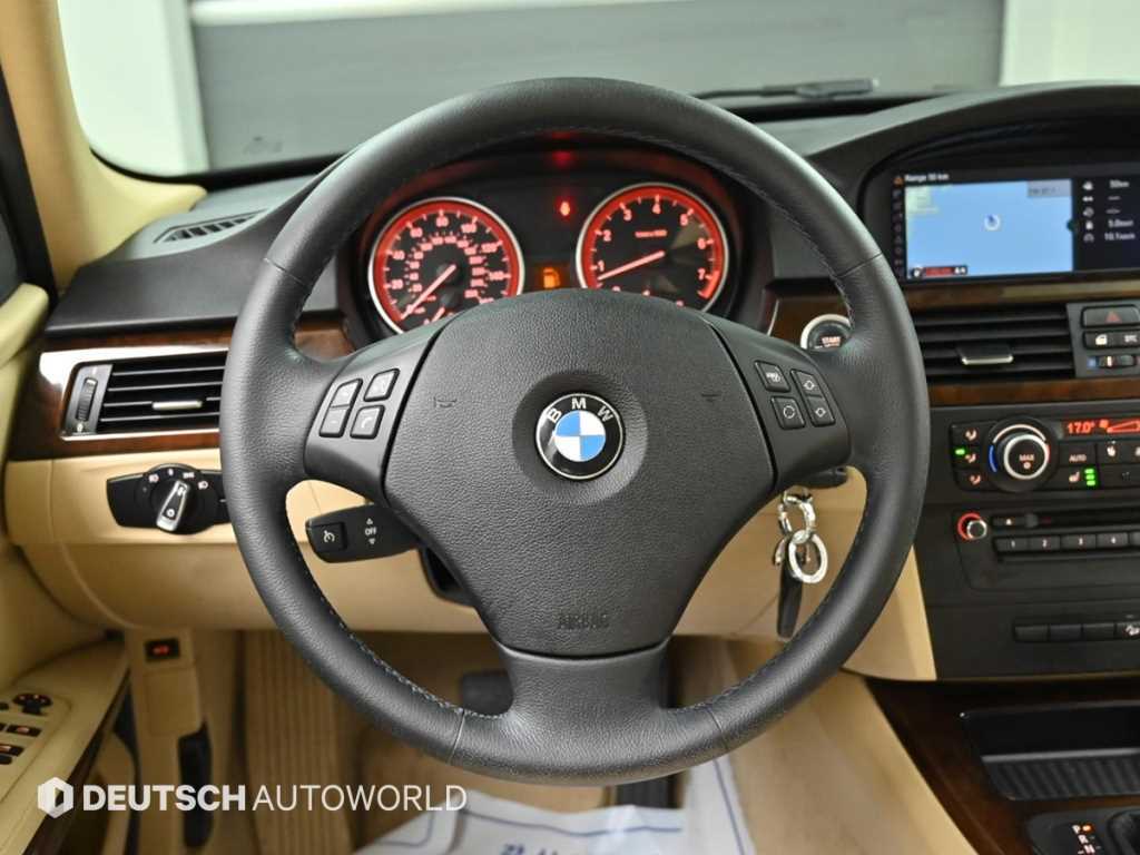 BMW 3-Series — photo 13