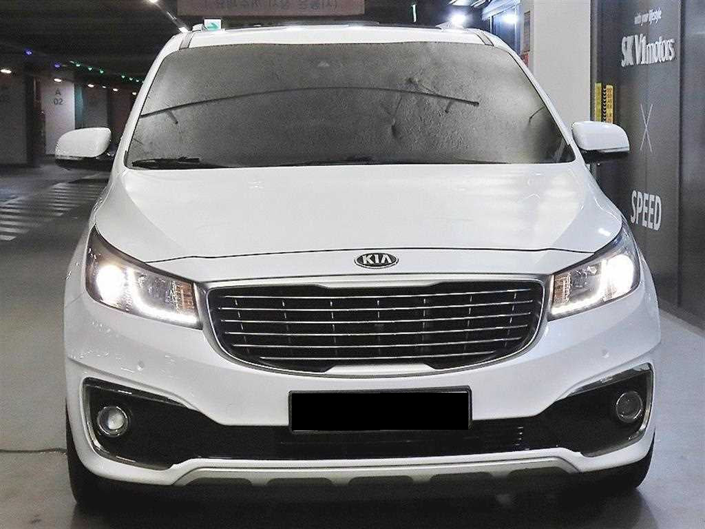 Kia Carnival — photo 02