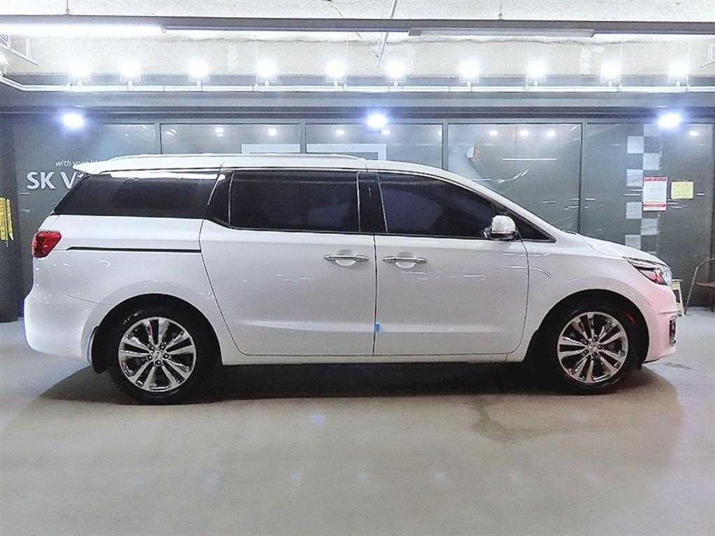 Kia Carnival — photo 03