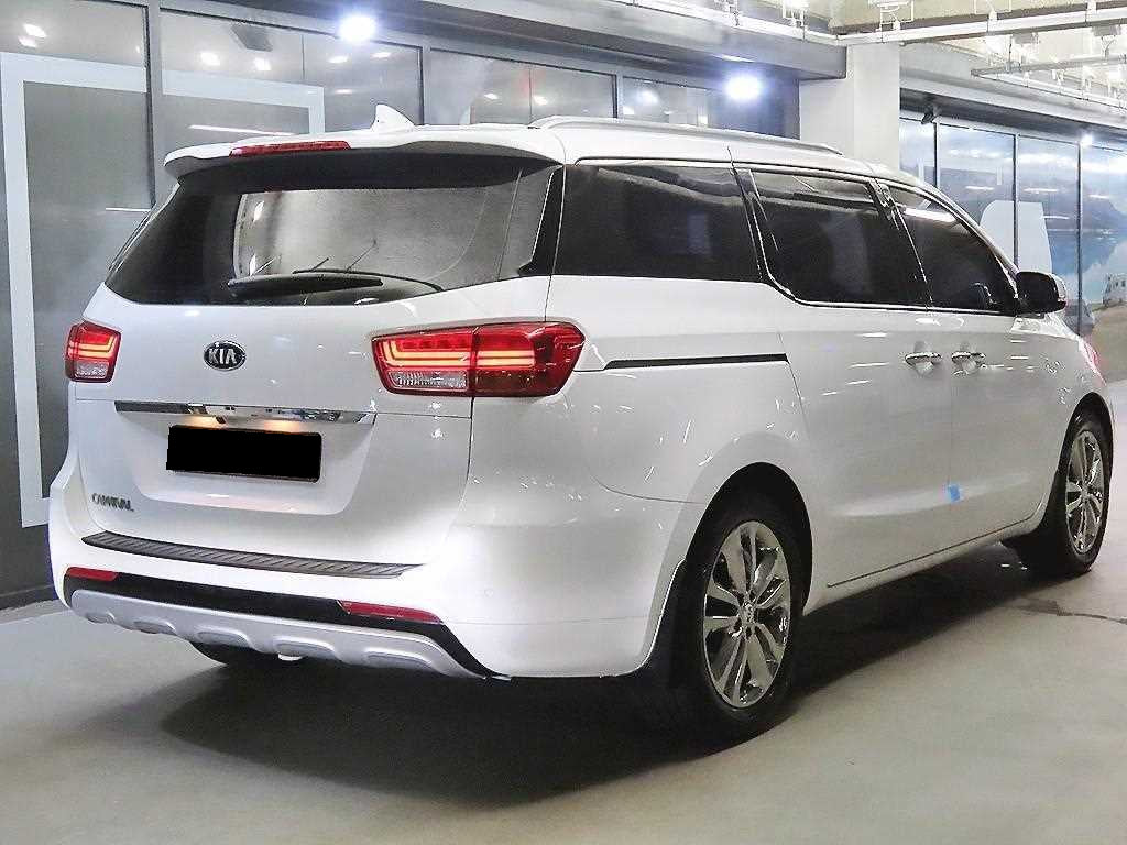 Kia Carnival — photo 04
