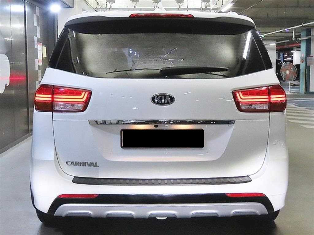 Kia Carnival — photo 05