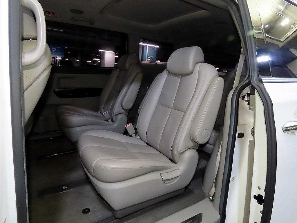 Kia Carnival — photo 07