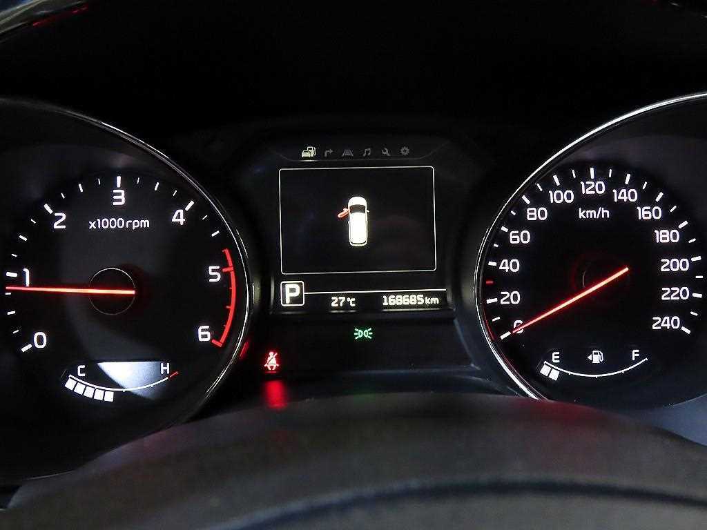 Kia Carnival — photo 09