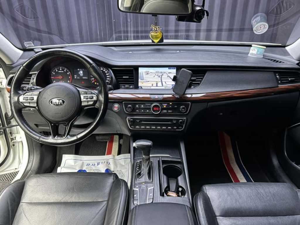 Kia K7 — photo 09