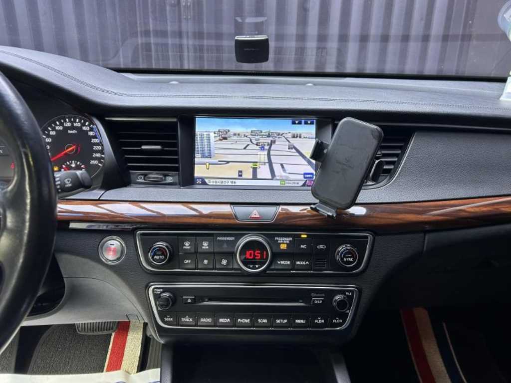 Kia K7 — photo 11