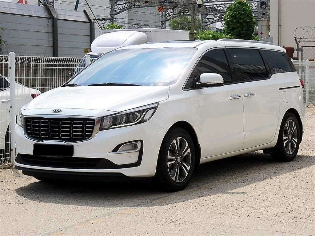 Kia Carnival — photo 02
