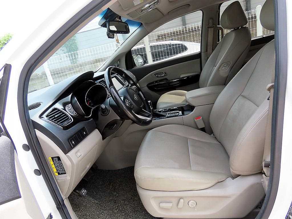 Kia Carnival — photo 05