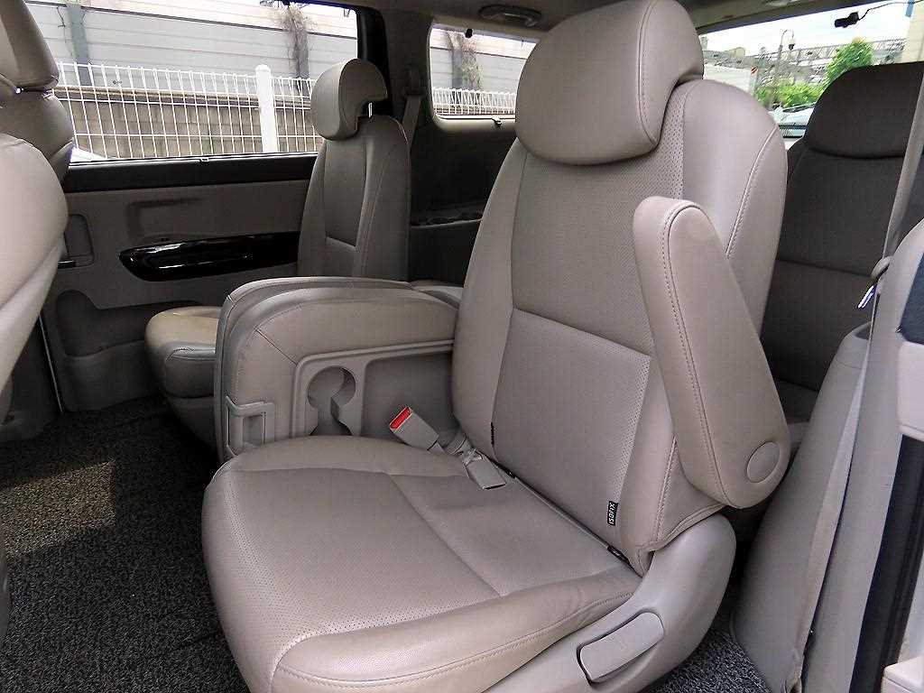 Kia Carnival — photo 06