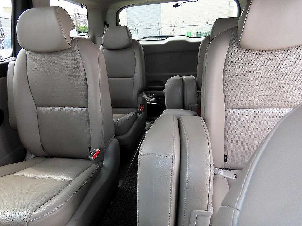 Kia Carnival — photo 07