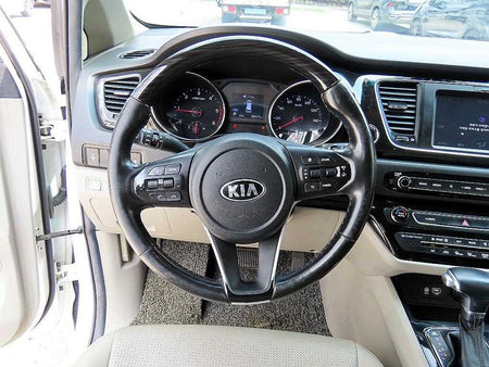 Kia Carnival — photo 09