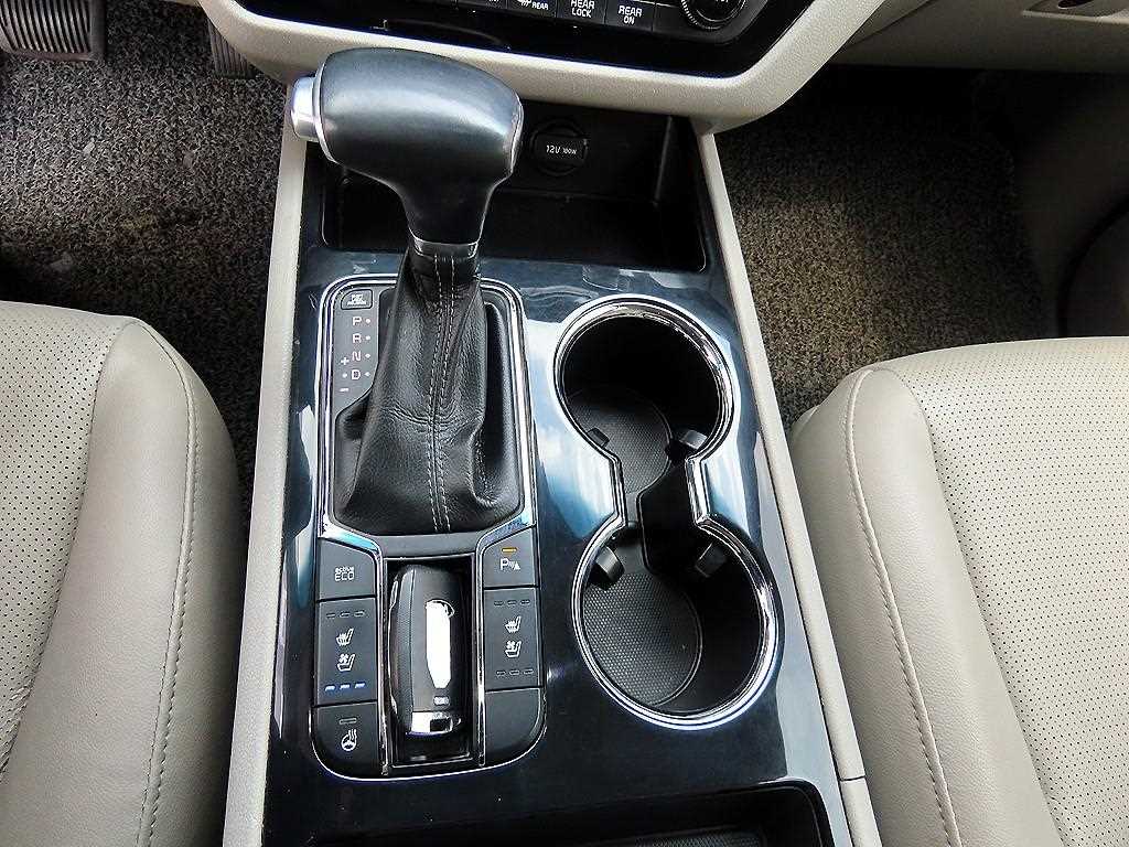 Kia Carnival — photo 11