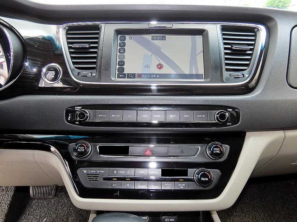 Kia Carnival — photo 14