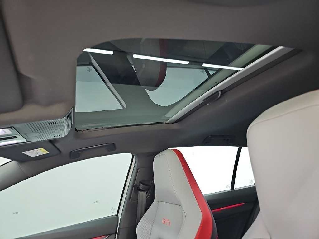 Volkswagen Golf — photo 14