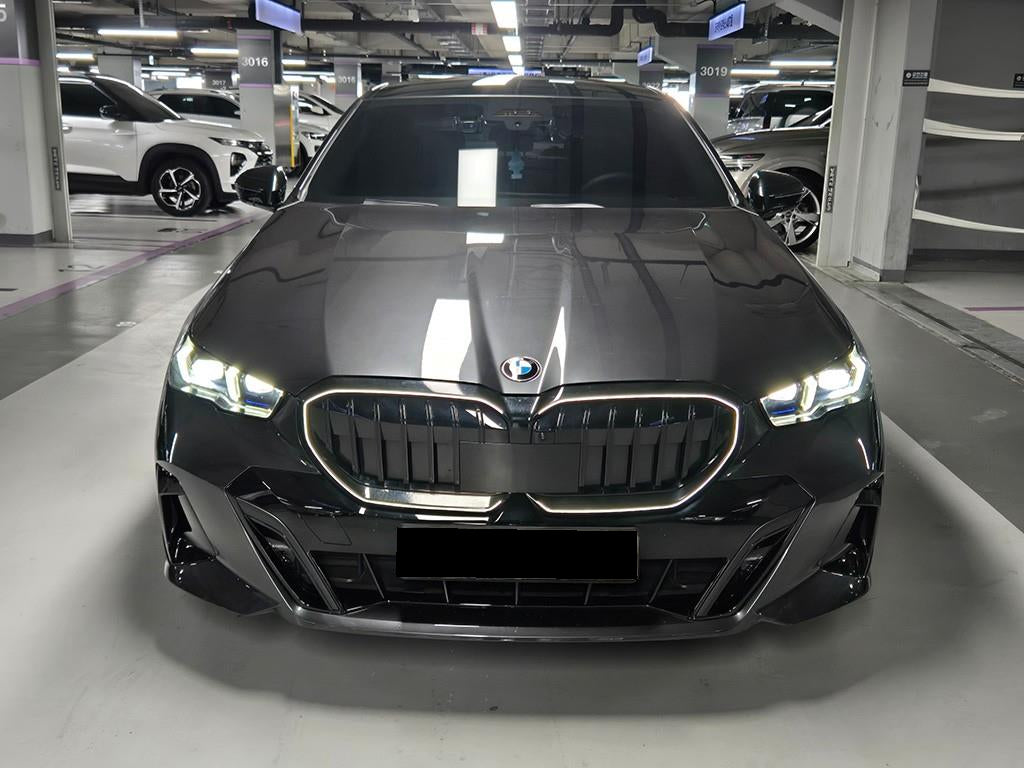 BMW 5-Series — photo 01