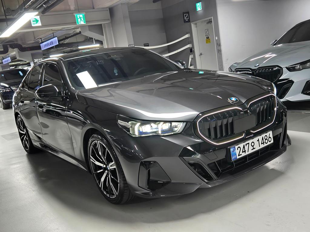 BMW 5-Series — photo 02