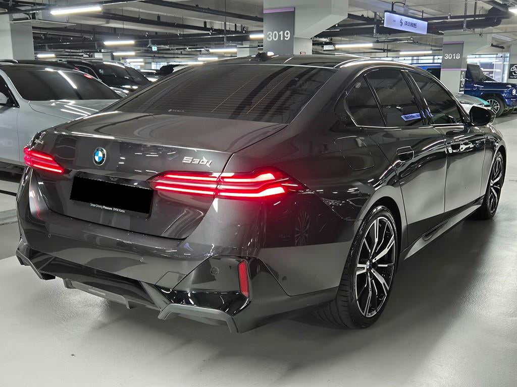 BMW 5-Series — photo 03