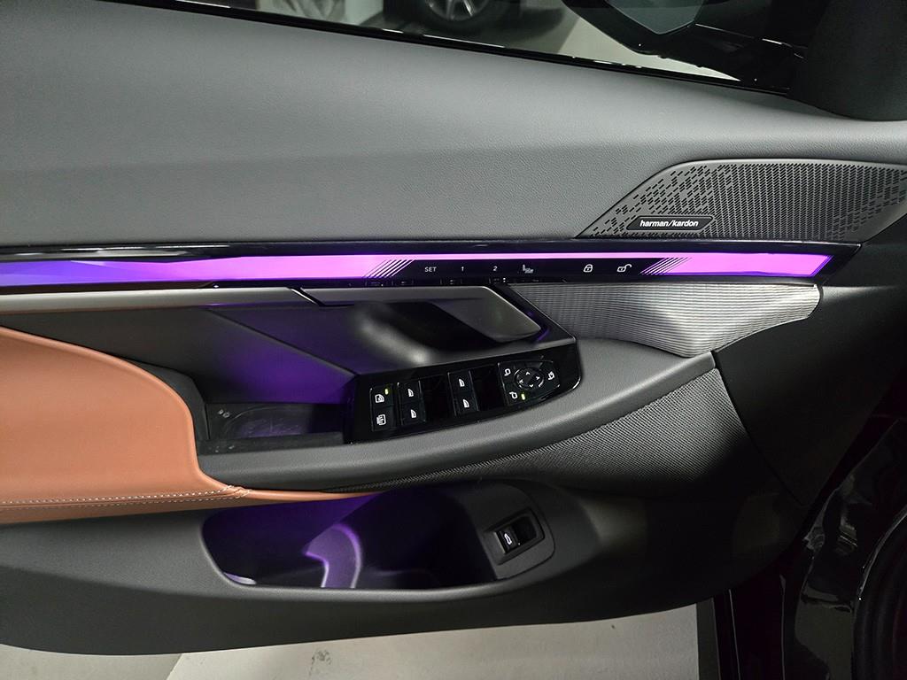 BMW 5-Series — photo 12