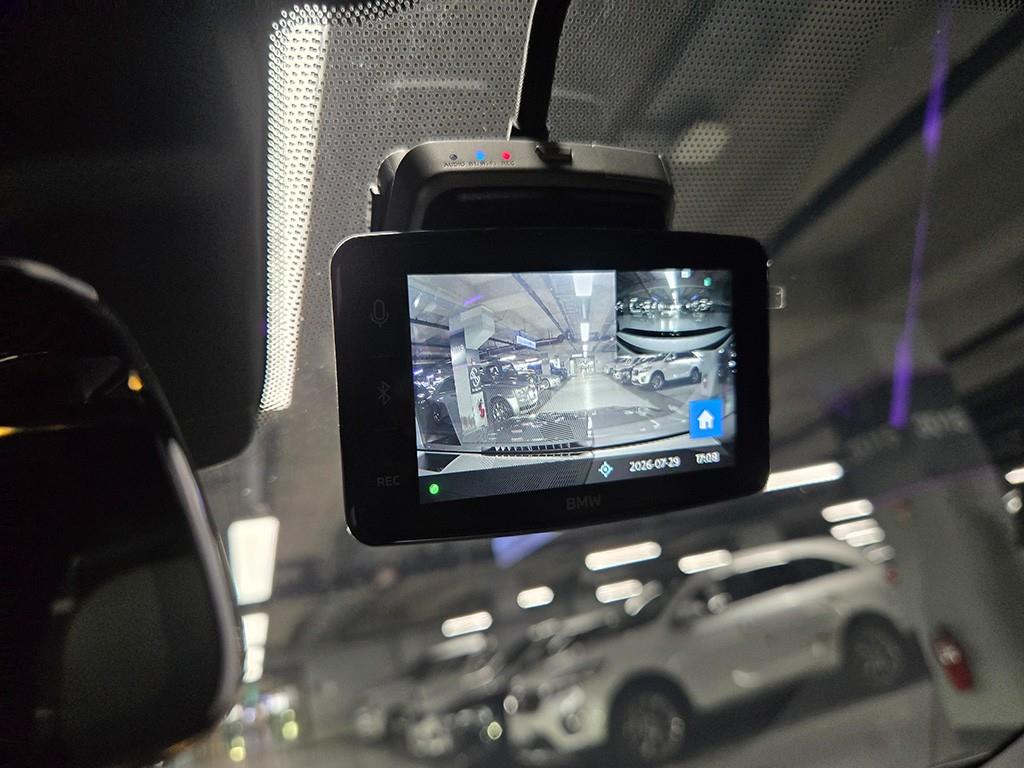 BMW 5-Series — photo 16