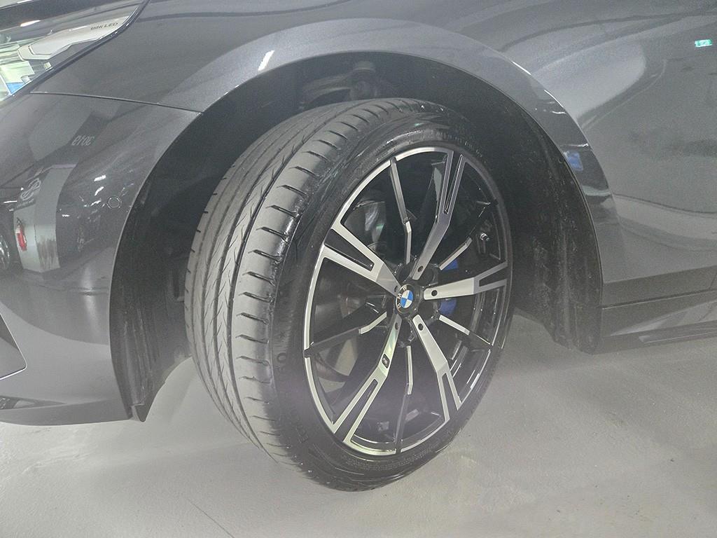 BMW 5-Series — photo 20