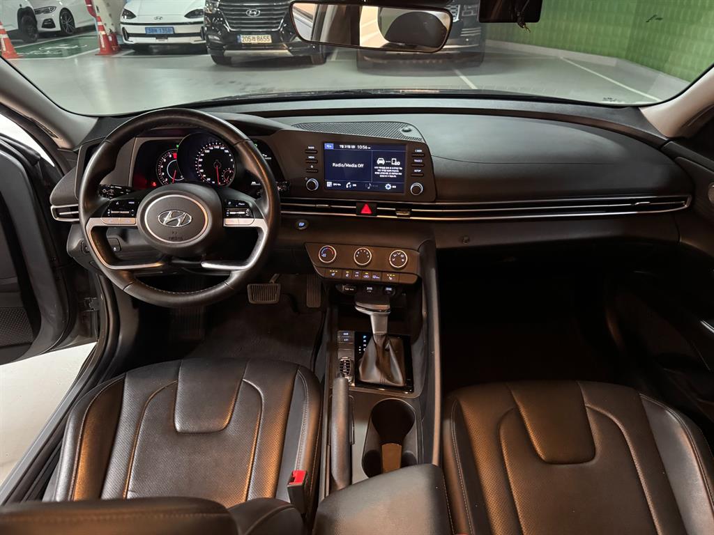 Hyundai Avante — photo 08