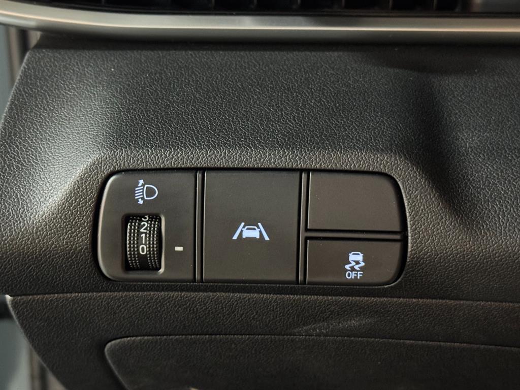 Hyundai Avante — photo 15