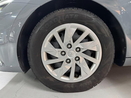 Hyundai Avante — photo 16