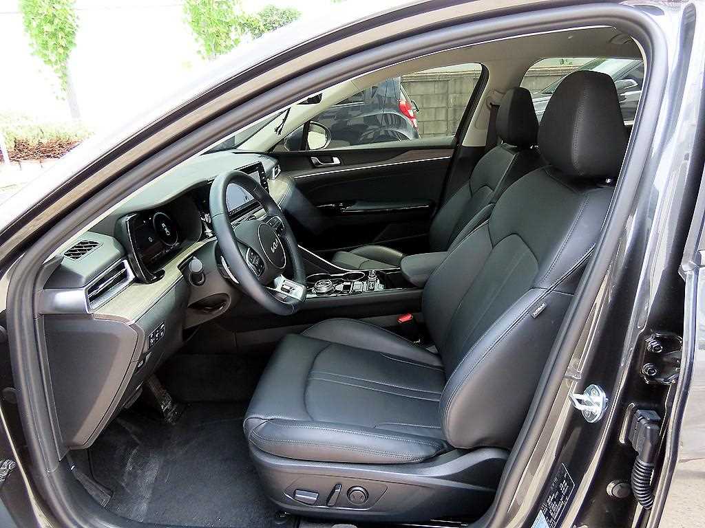 Kia K5 — photo 05