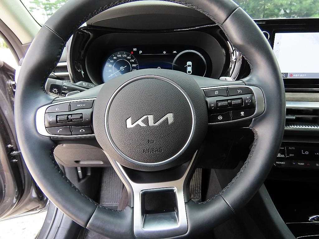 Kia K5 — photo 08