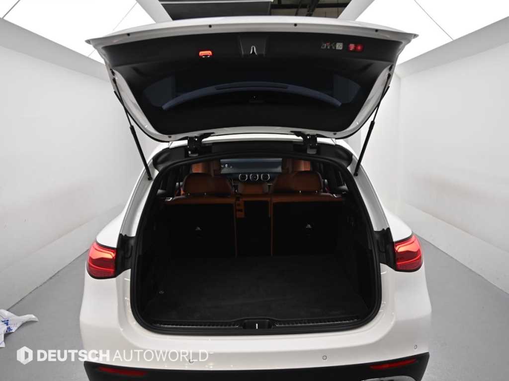 Mercedes-Benz GLC-Class — photo 19