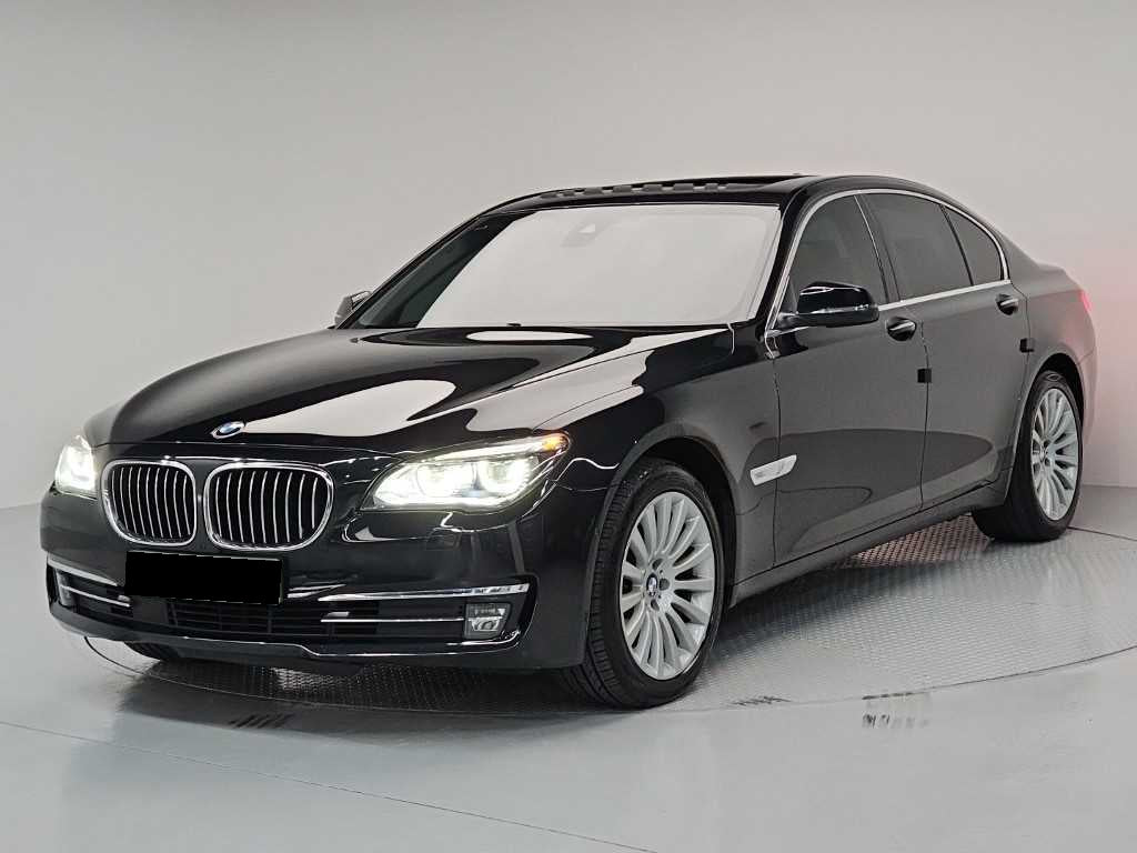 BMW 7-Series — photo 01