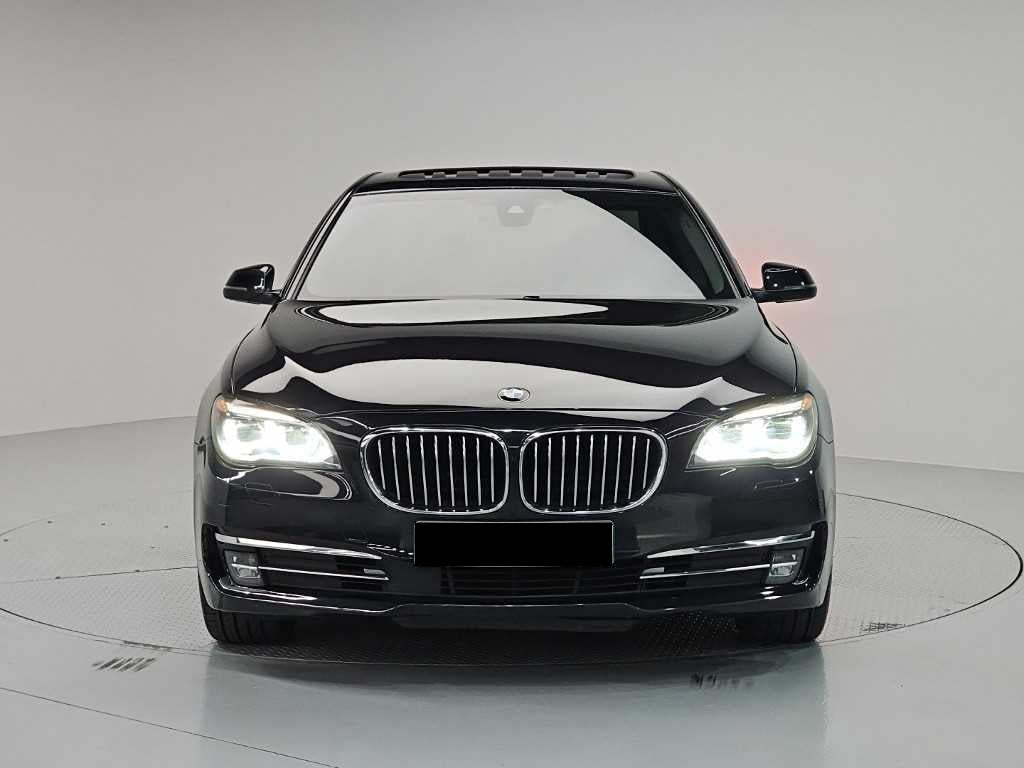 BMW 7-Series — photo 02