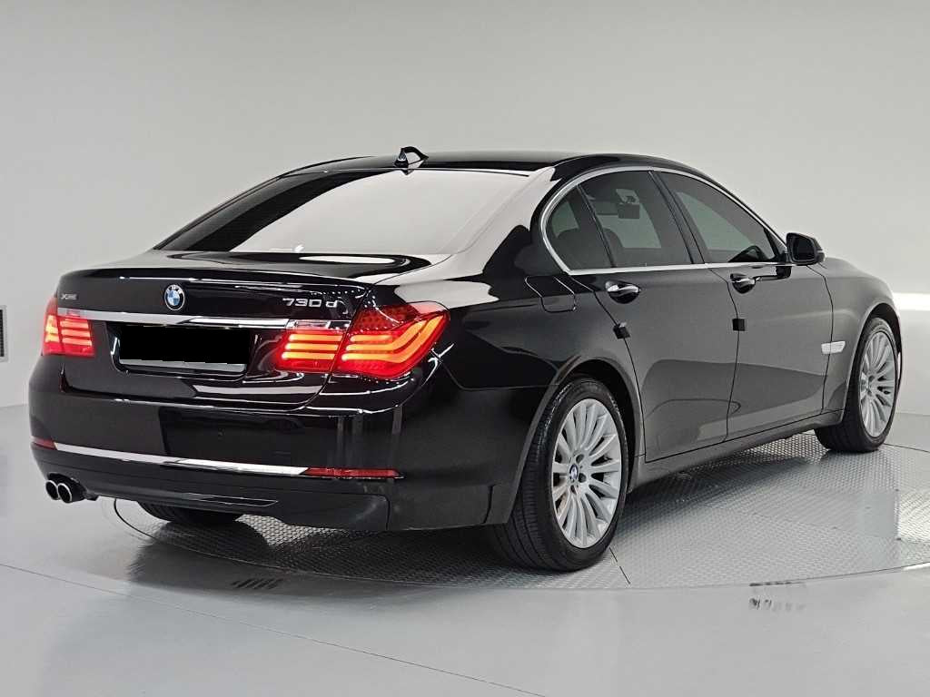 BMW 7-Series — photo 04