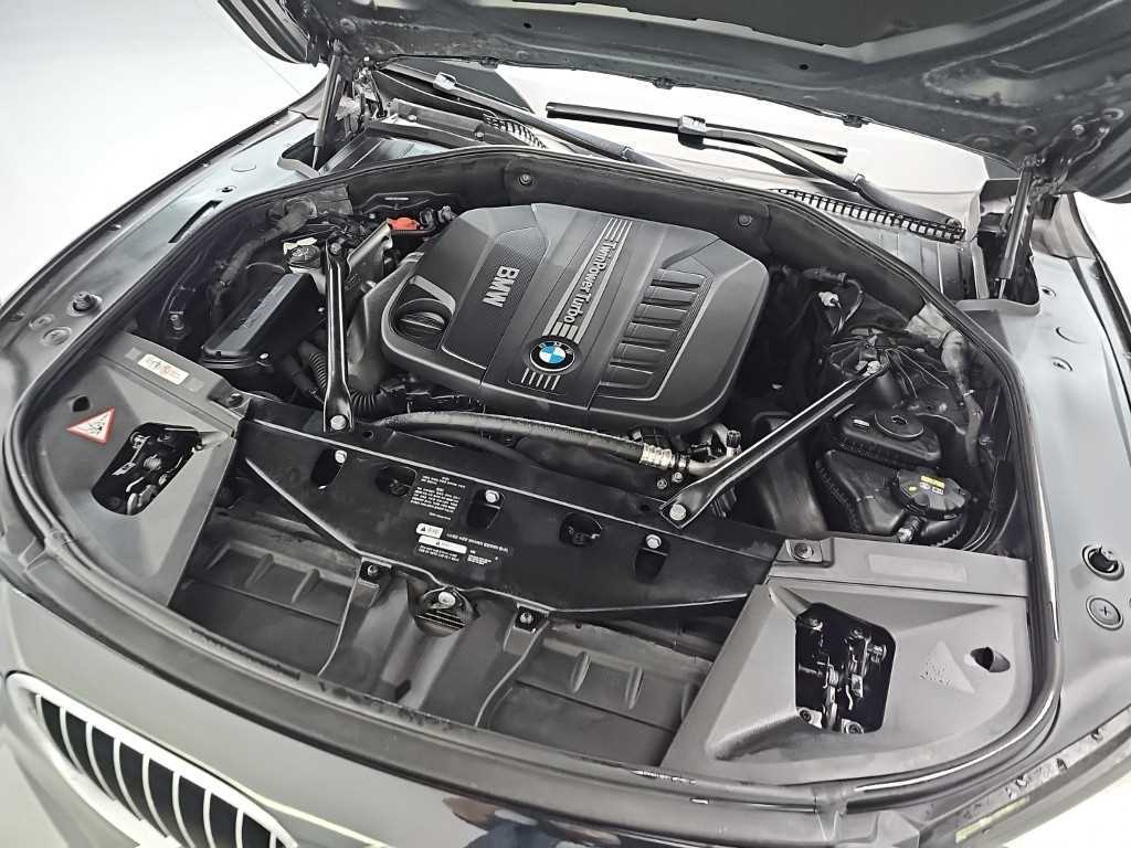 BMW 7-Series — photo 05