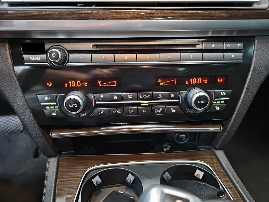 BMW 7-Series — photo 10