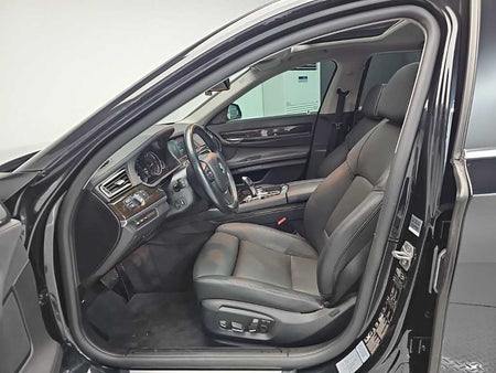 BMW 7-Series — photo 11