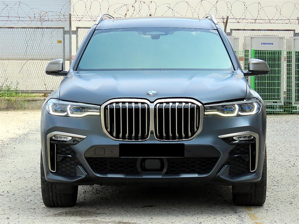 BMW X7 — photo 01